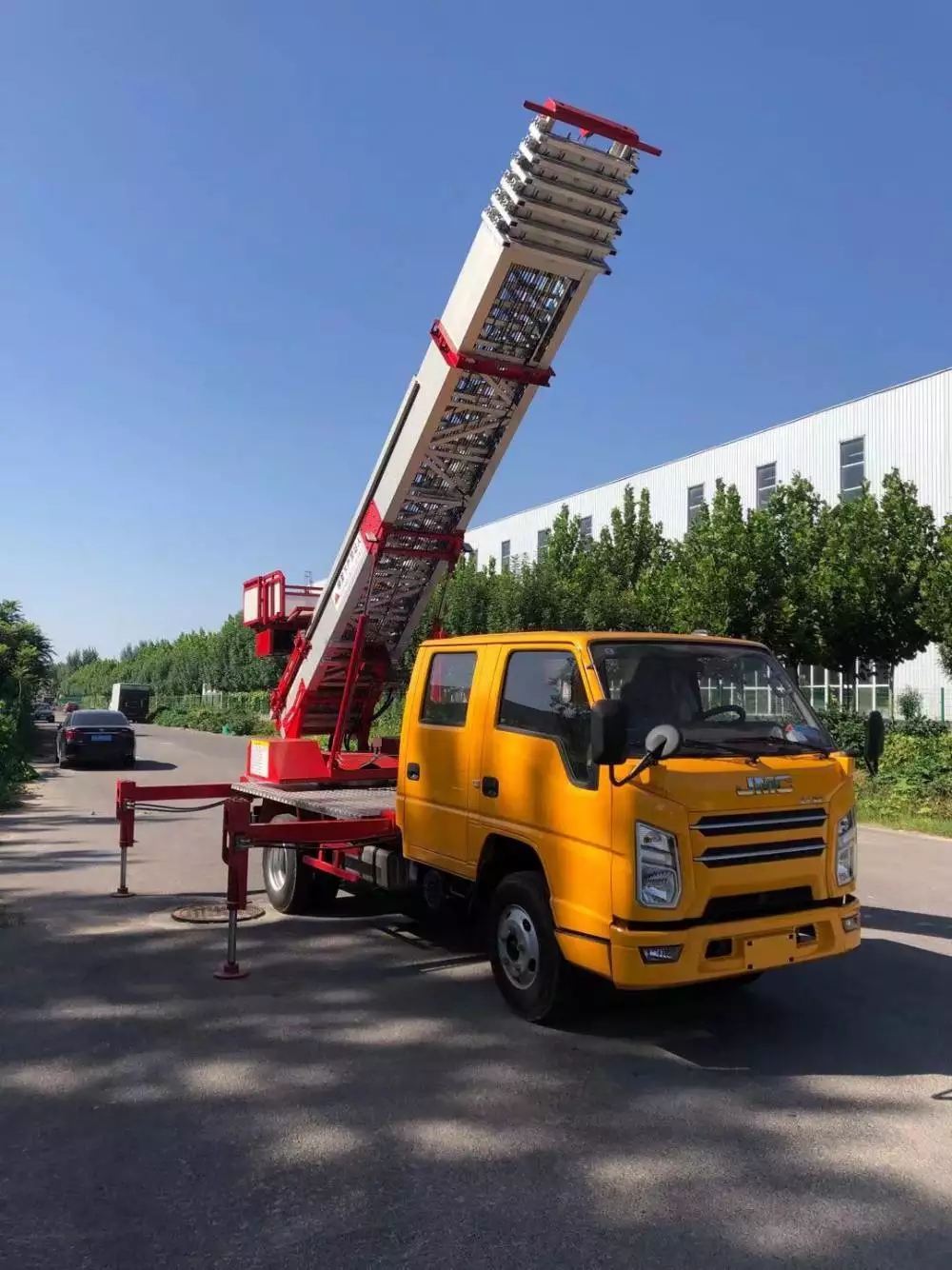 歙县附近的云梯车出租服务：轻松解决高空作业需求